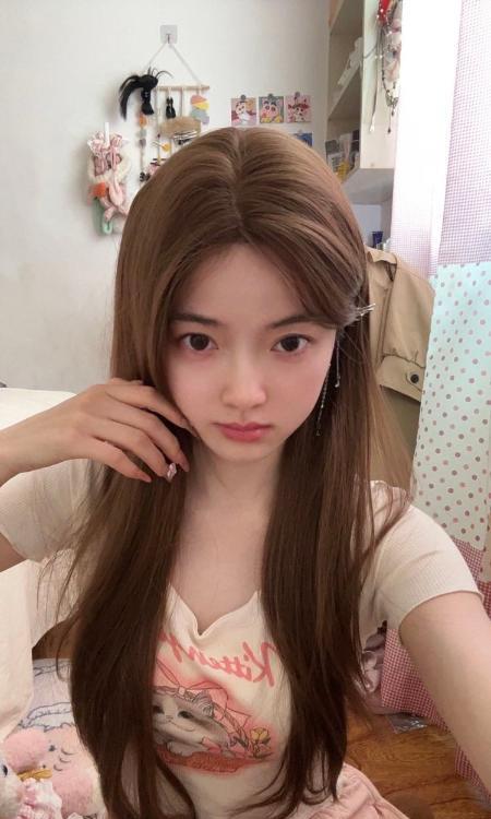 性感甜美李哈哈