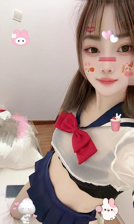 徐汇短发白栀女友洋洋