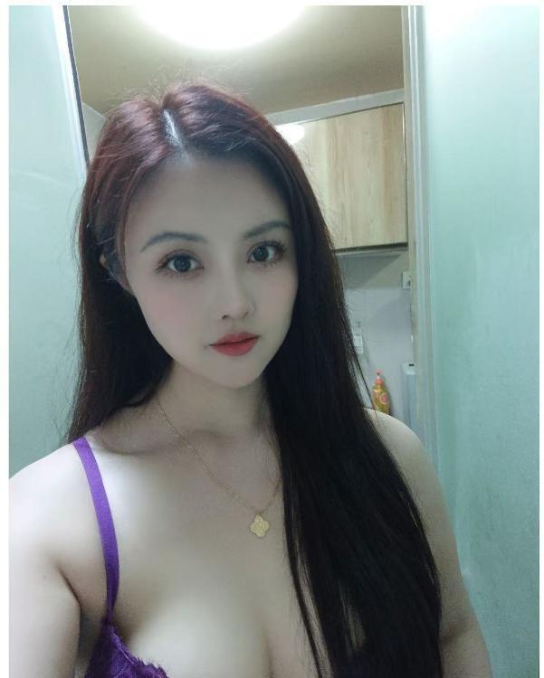 大胸女友李一桐