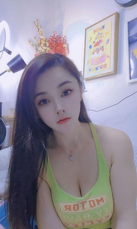 小巧玲珑颜值甜儿