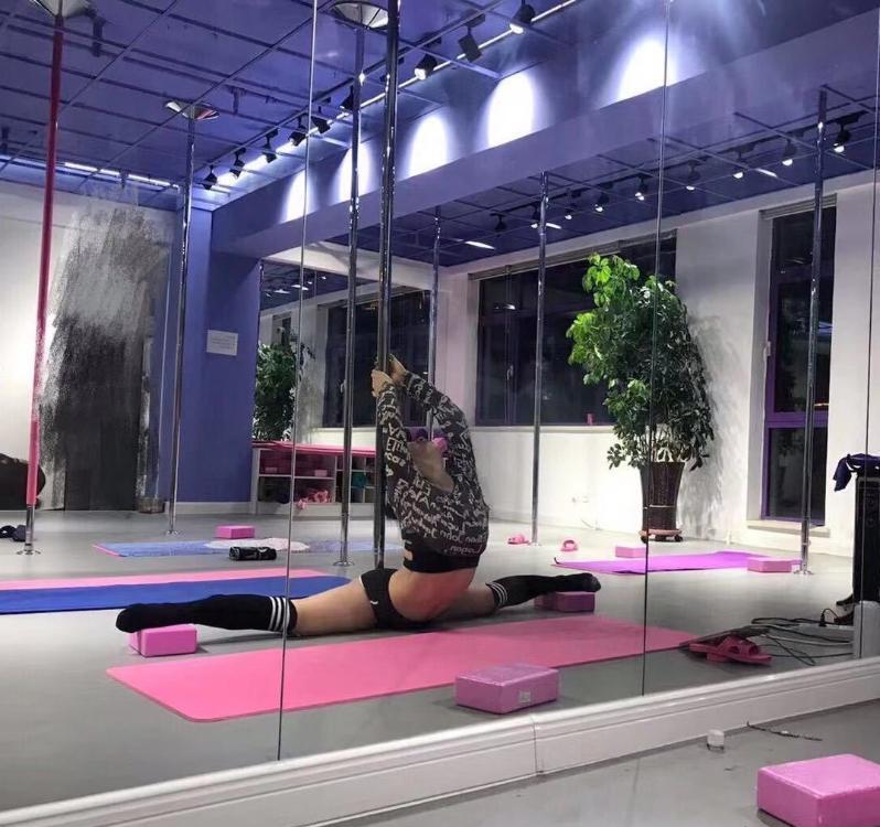 一字马女神蜜桃