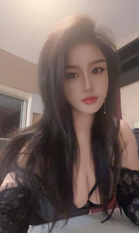 前凸后翘白苏妹