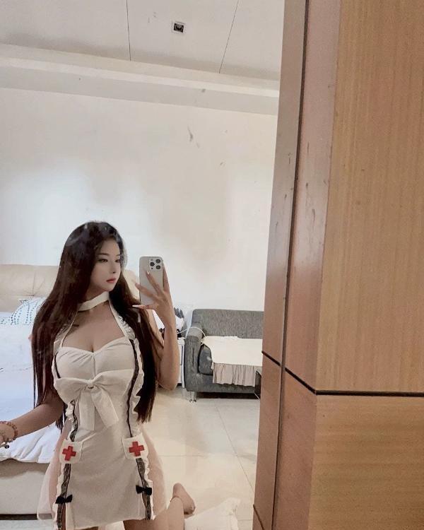 广州赵星儿可蛇吻