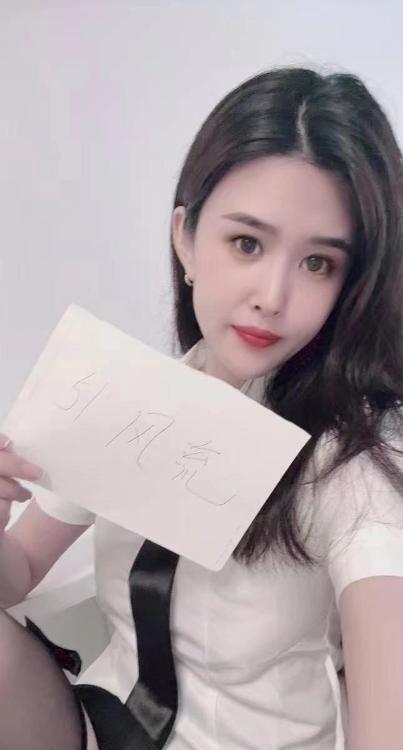 小北服务型美眉