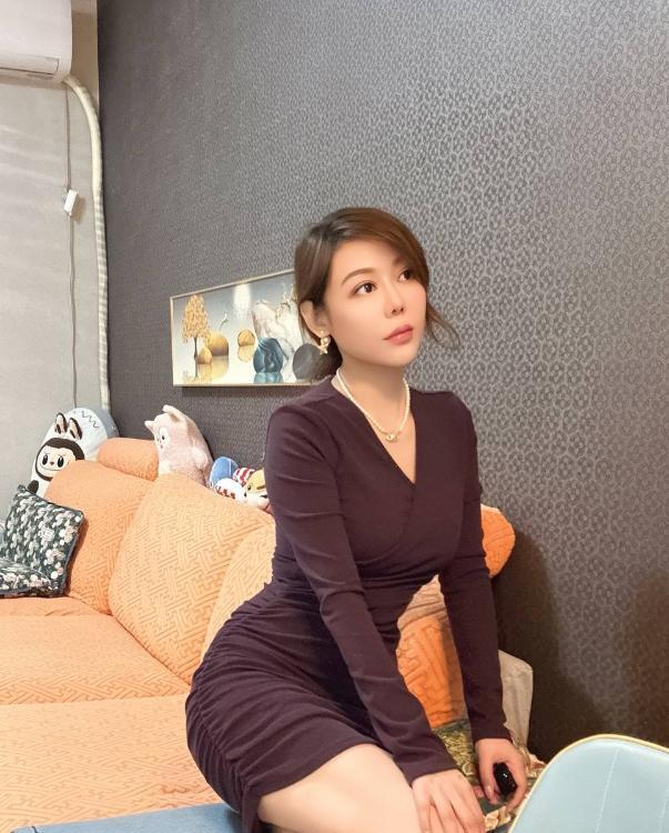 热情温柔长腿老师