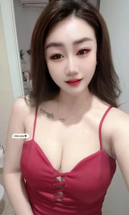 年轻的大胸小姐姐