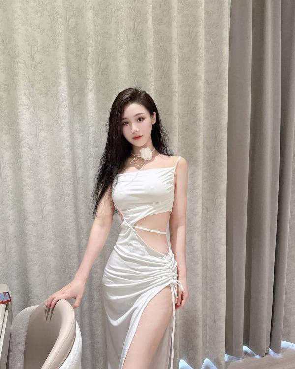 前凸后翘颜值萱萱