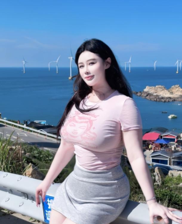 一米七的大胸妹