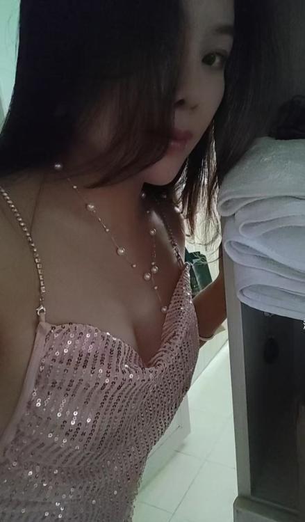 小巧风韵的少妇