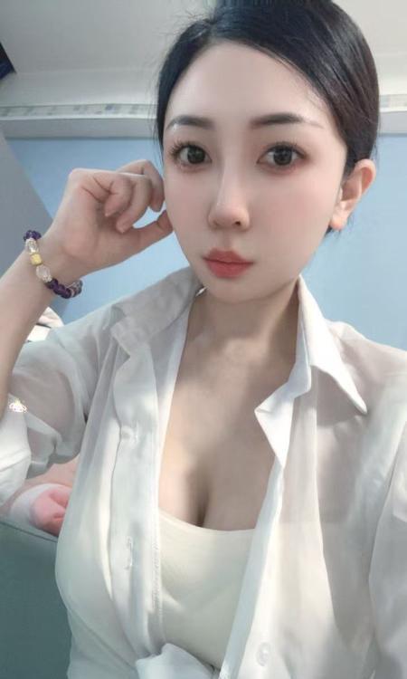 爱健身的御姐媛欣