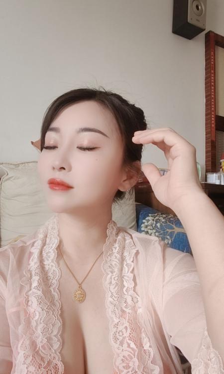 超级太胸舌吻御姐