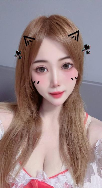 小美一线天的肥鲍