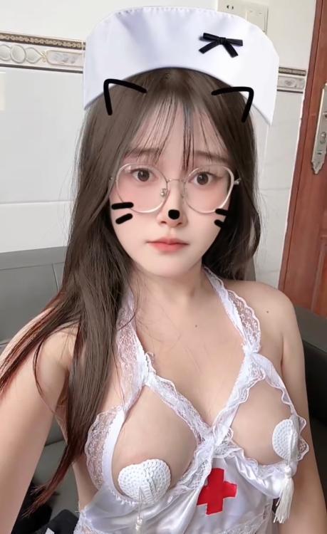 南山眼镜女友感悠然