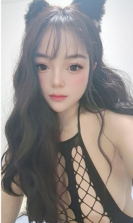 放的开的小骚货