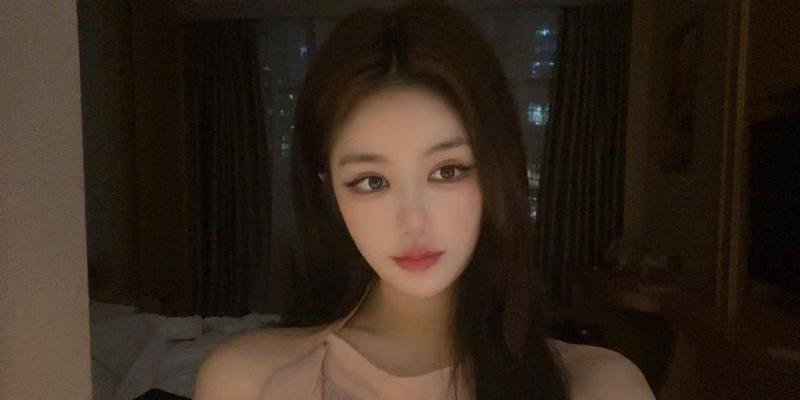 纯欲风性感文艺小妹