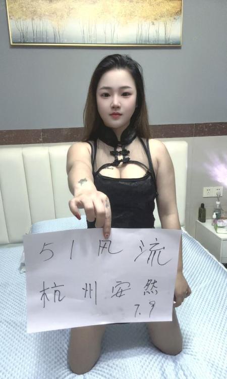 上城舌吻骚女安然