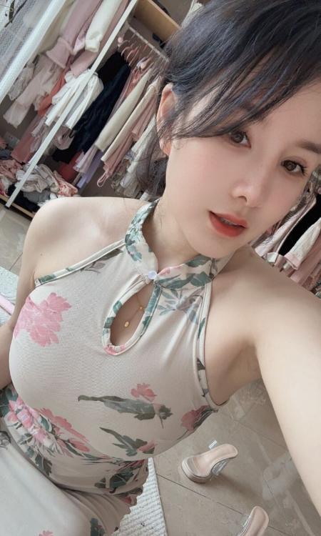 风骚大奶女王妮妮