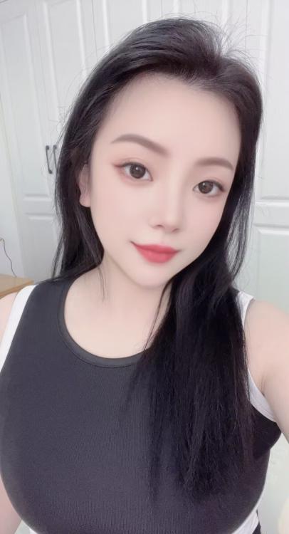 再刷会夹逼的少妇