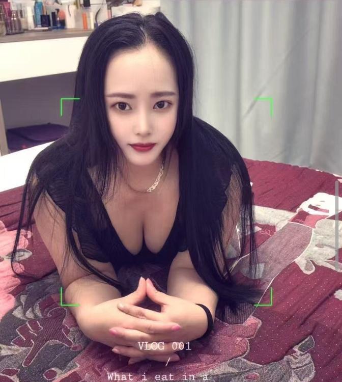 给她舔出水的骚妇