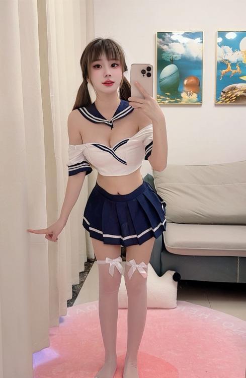 天河舌吻双马尾优优