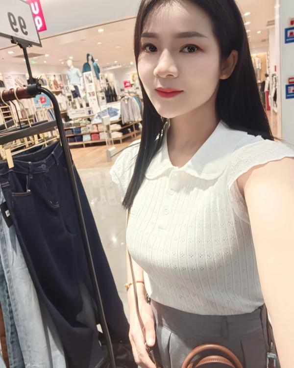 海珠轻熟性价比小妮子