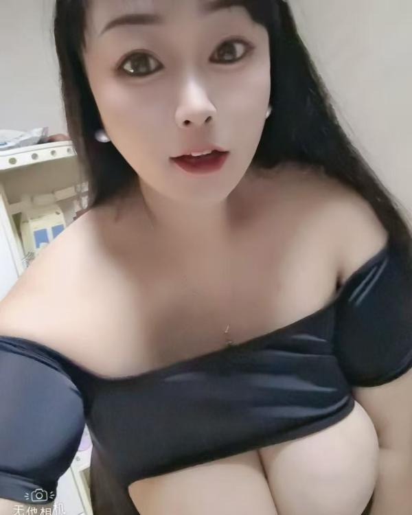 再战J杯巨乳妹子