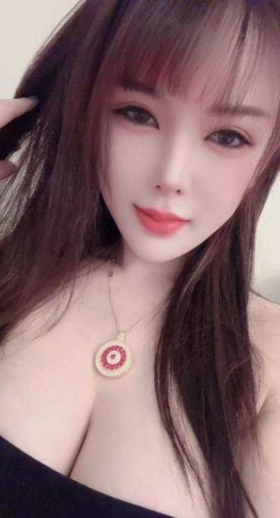 美乳小妖精