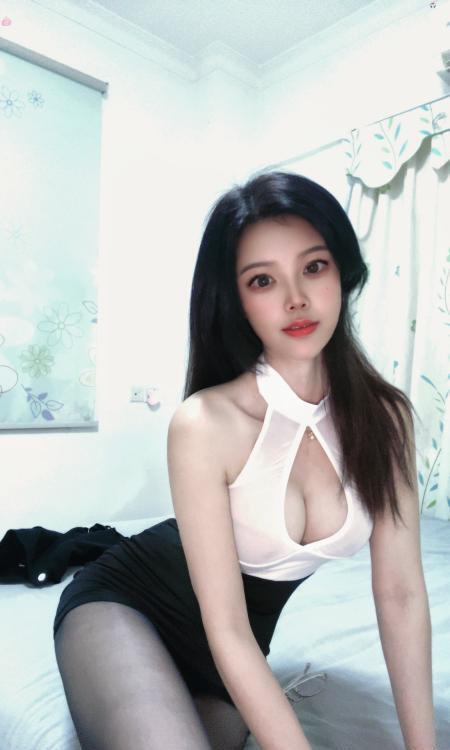 白云大长腿依依