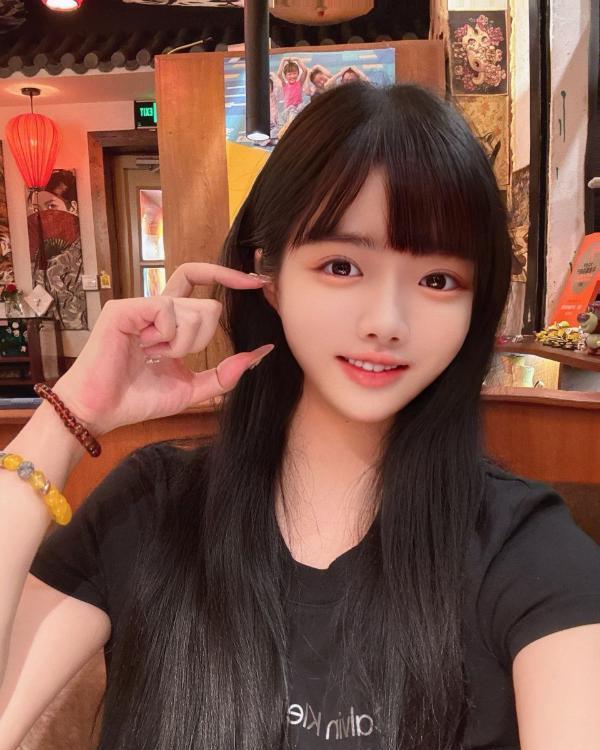 甜美女友系杉杉