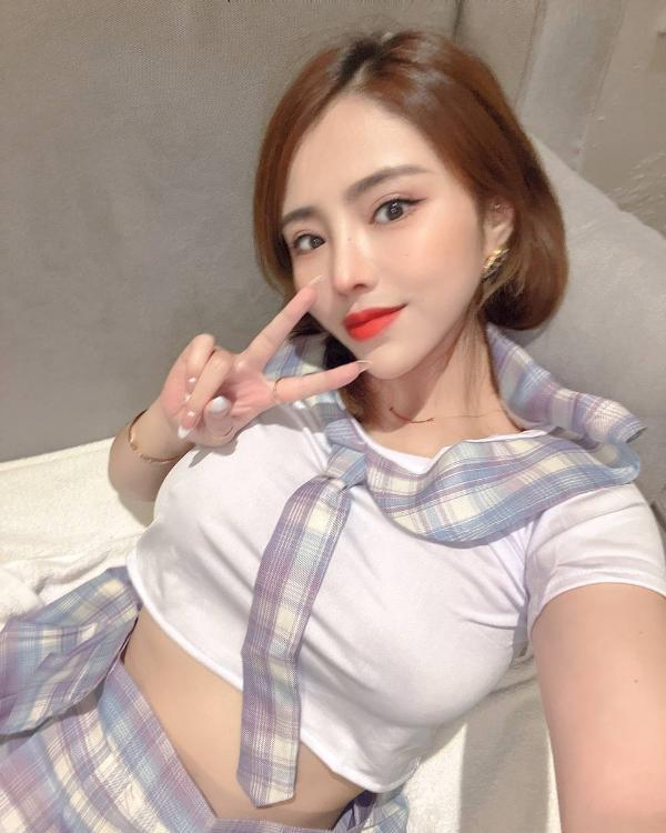 娇小玲珑颜值玲奈