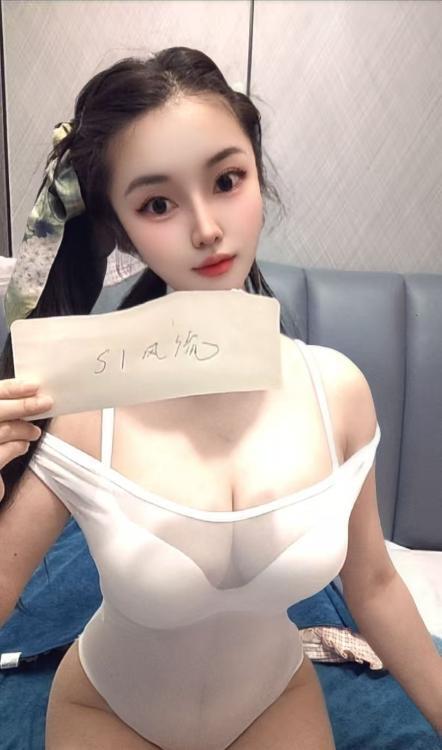 南山大奶小甜甜