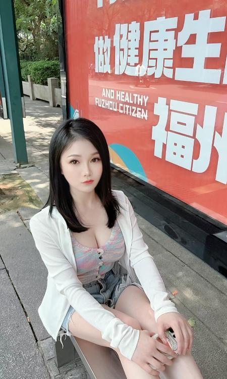 FZ白皙小姐姐薯片