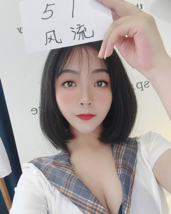 齐肩短发小姐姐