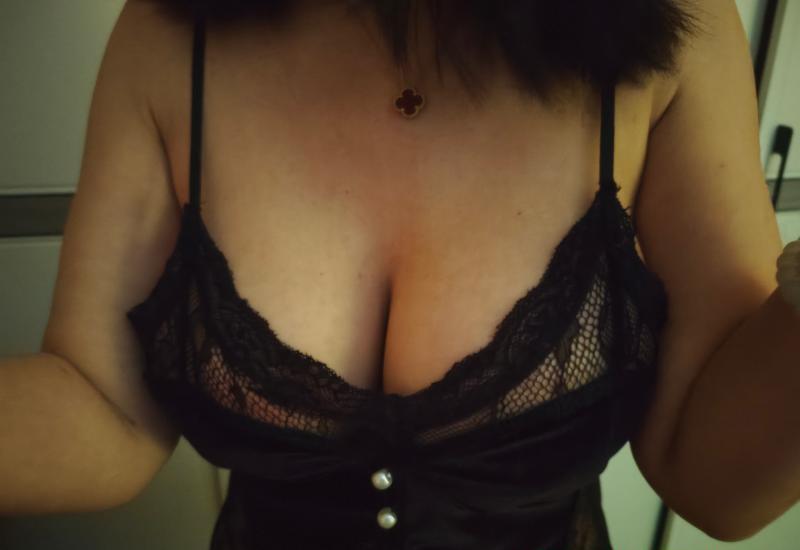 性价比巨乳姐姐