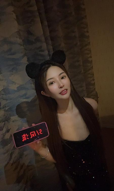 上城美腿翘臀浪骚货