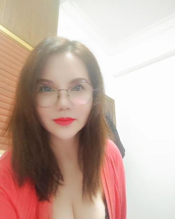 白云梅花园骚妇