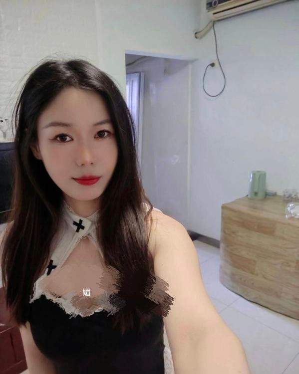 光谷步行街媚老师