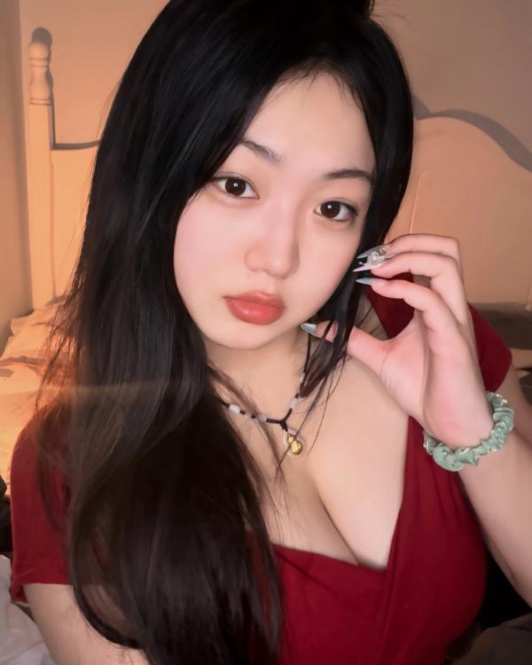 可舌吻肉感妹子