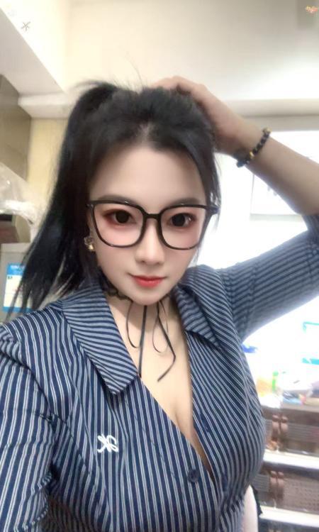 包河童颜巨乳小姐姐