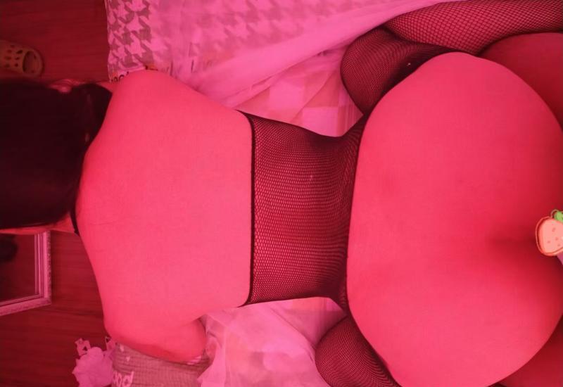 南山后入巨臀御姐