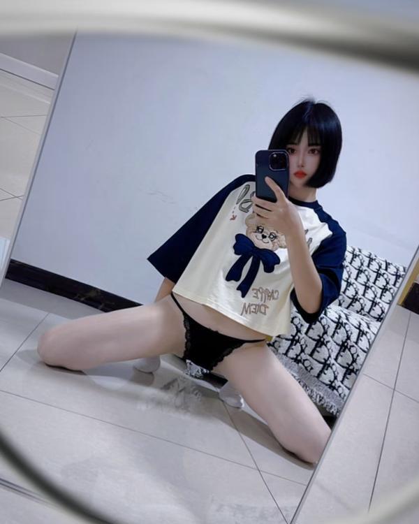 白嫩大奶风骚菲女神