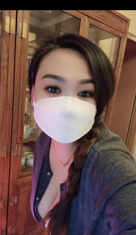 胸超大的骚熟女