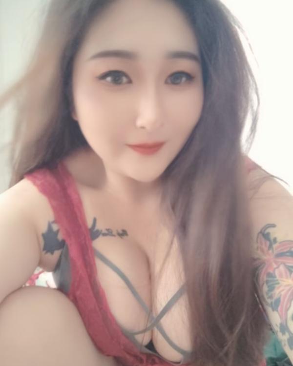 有点小贵的巨乳妹子