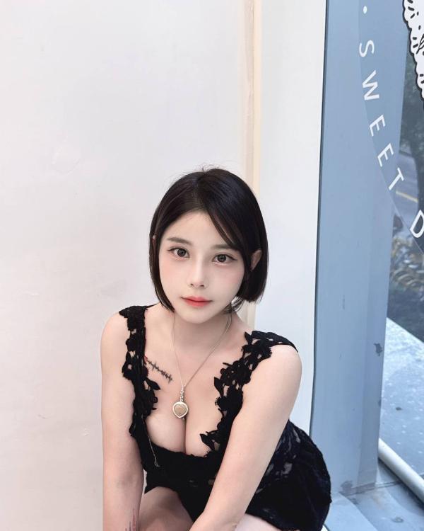 丰满大波风骚妹子