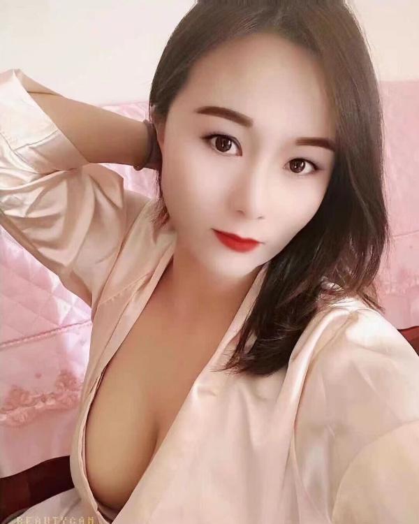 舌吻风骚丰满少妇