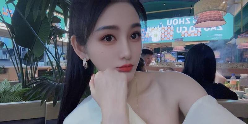 舞蹈老师雅雯流连忘返