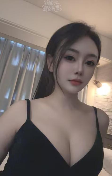 市中心大胸林婉清