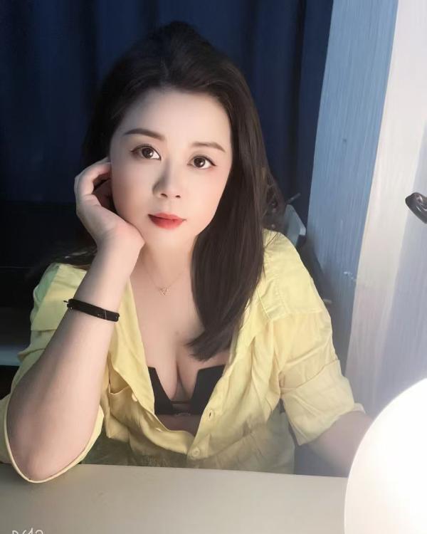 义乌包子奶少妇