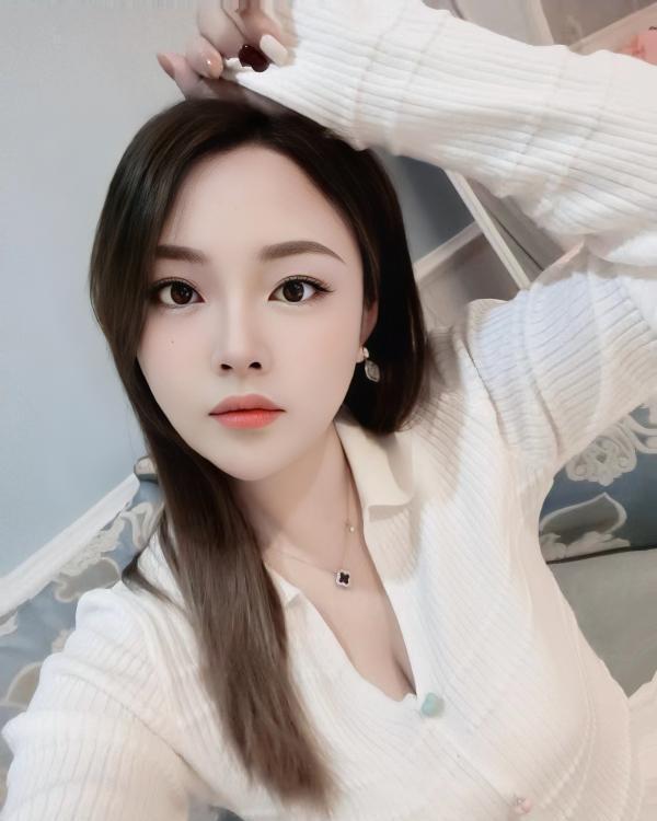 大胸气质小美女